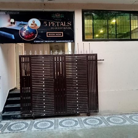 Hotel 5 Petals Varanasi Exterior foto