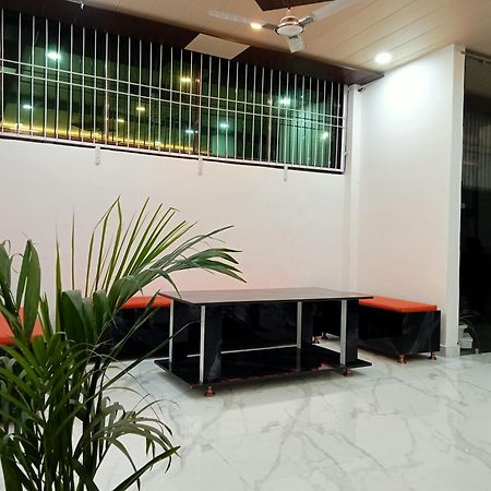 Hotel 5 Petals Varanasi Exterior foto