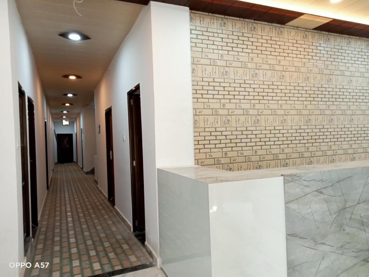 Hotel 5 Petals Varanasi Exterior foto