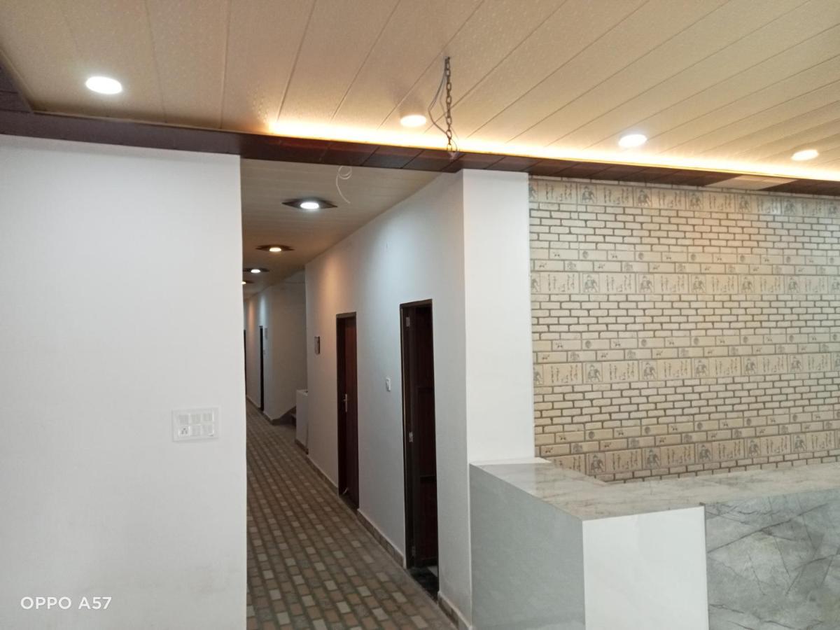 Hotel 5 Petals Varanasi Exterior foto