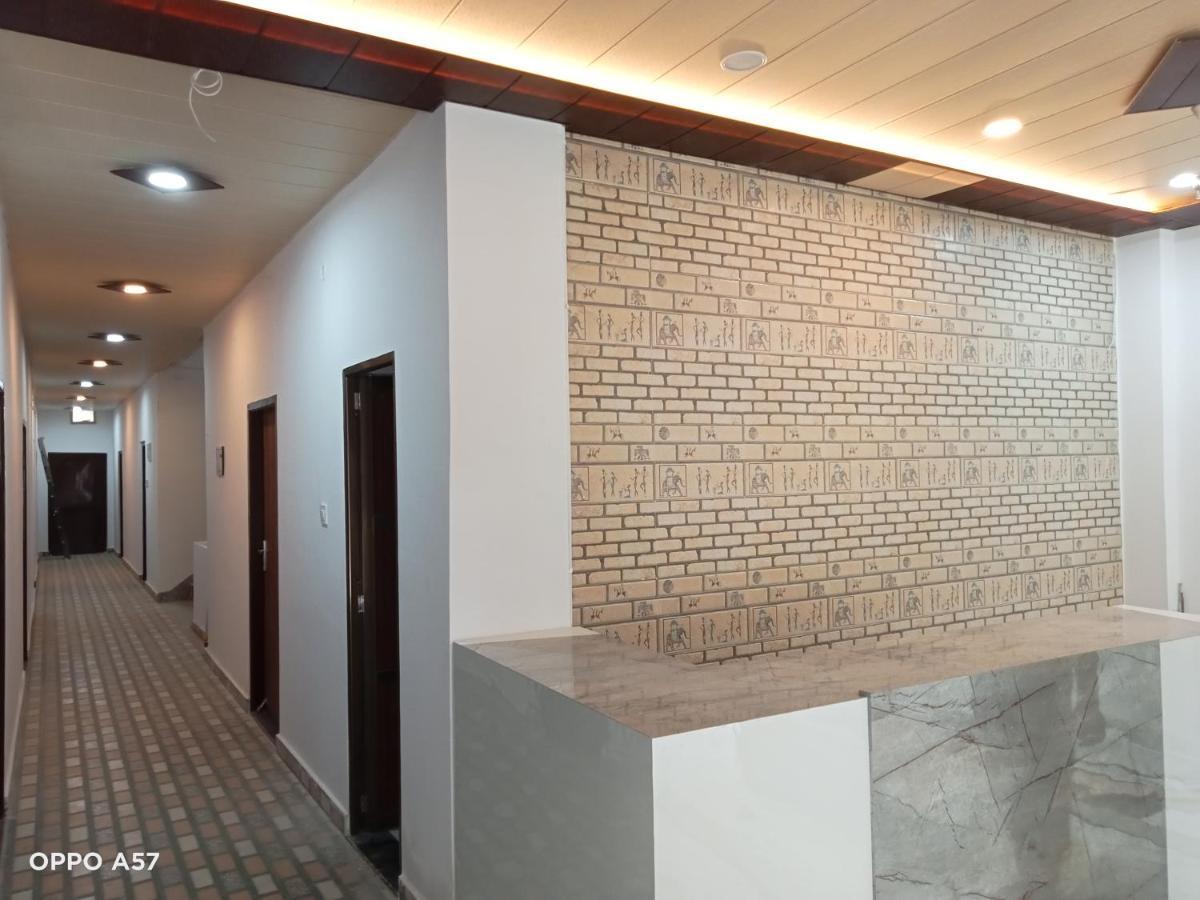 Hotel 5 Petals Varanasi Exterior foto
