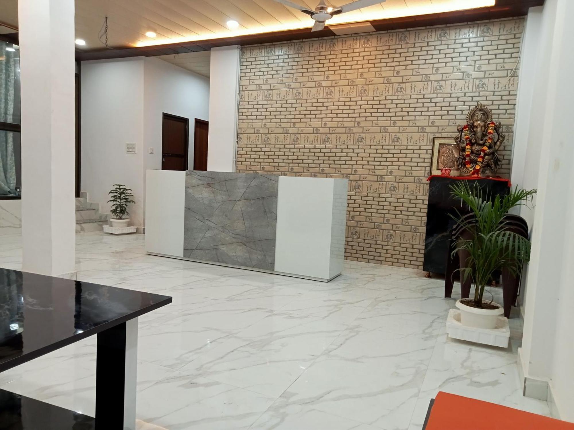 Hotel 5 Petals Varanasi Exterior foto