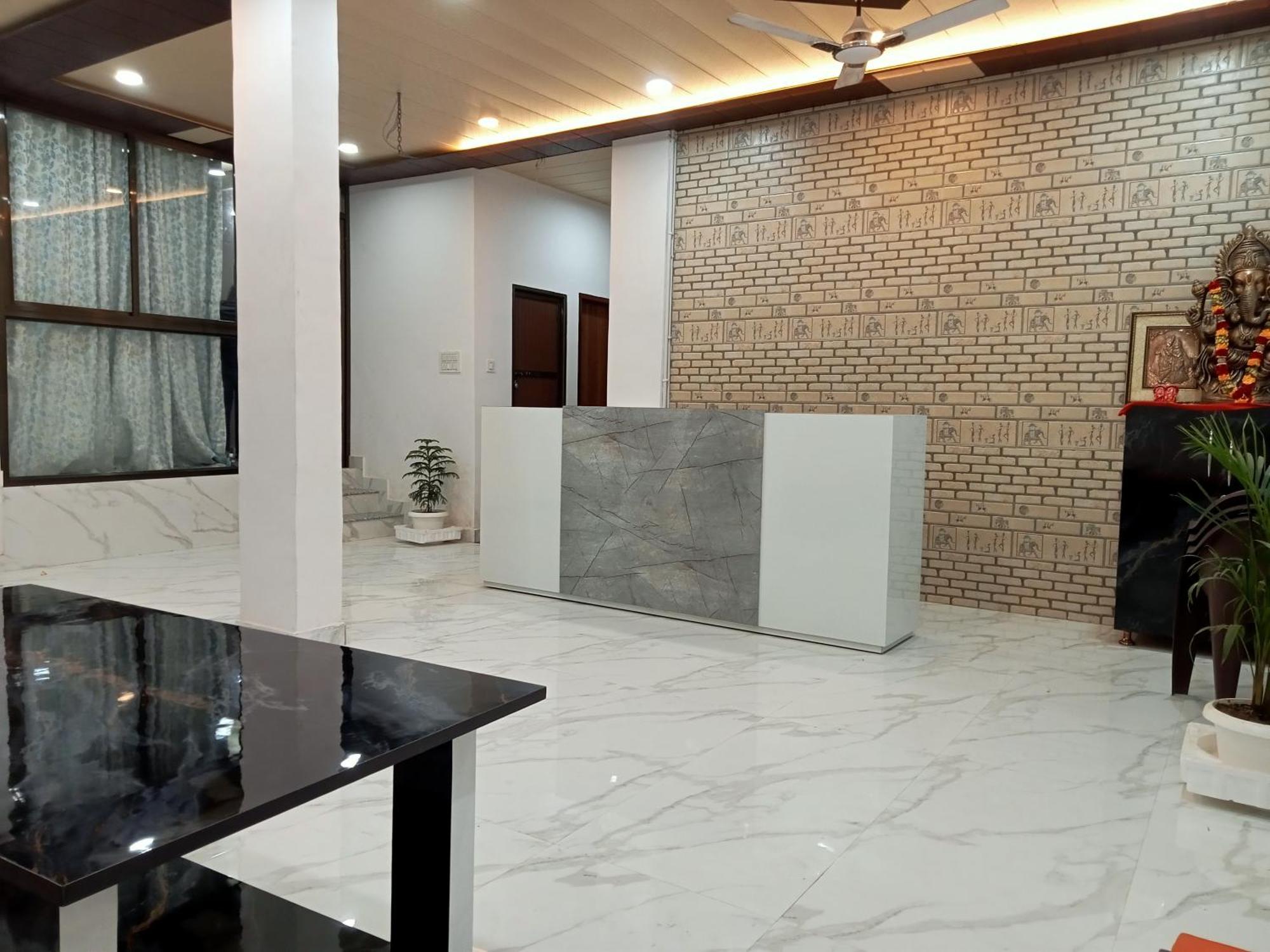 Hotel 5 Petals Varanasi Exterior foto