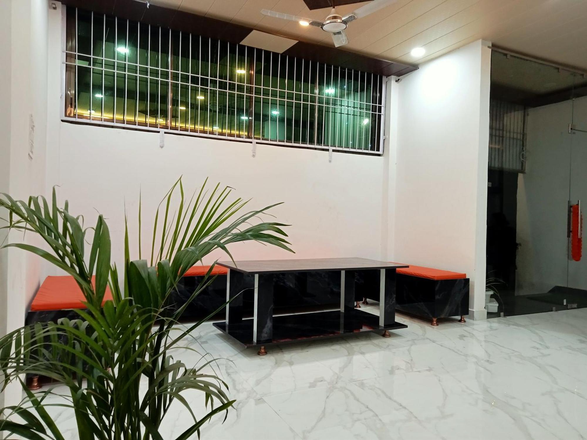 Hotel 5 Petals Varanasi Exterior foto