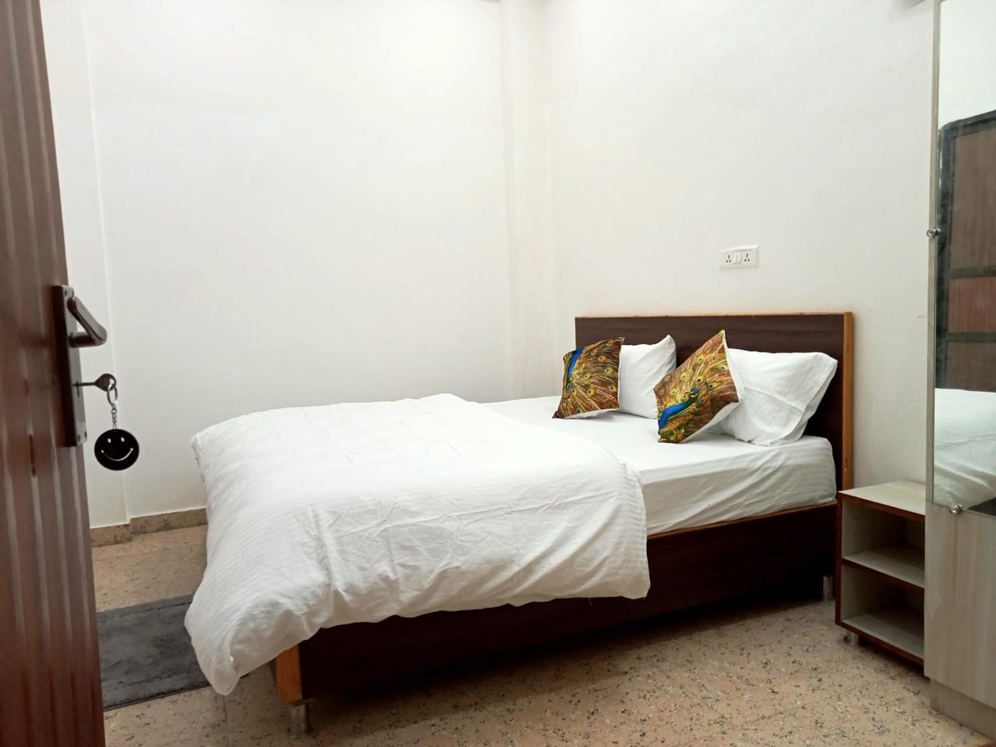 Hotel 5 Petals Varanasi Exterior foto