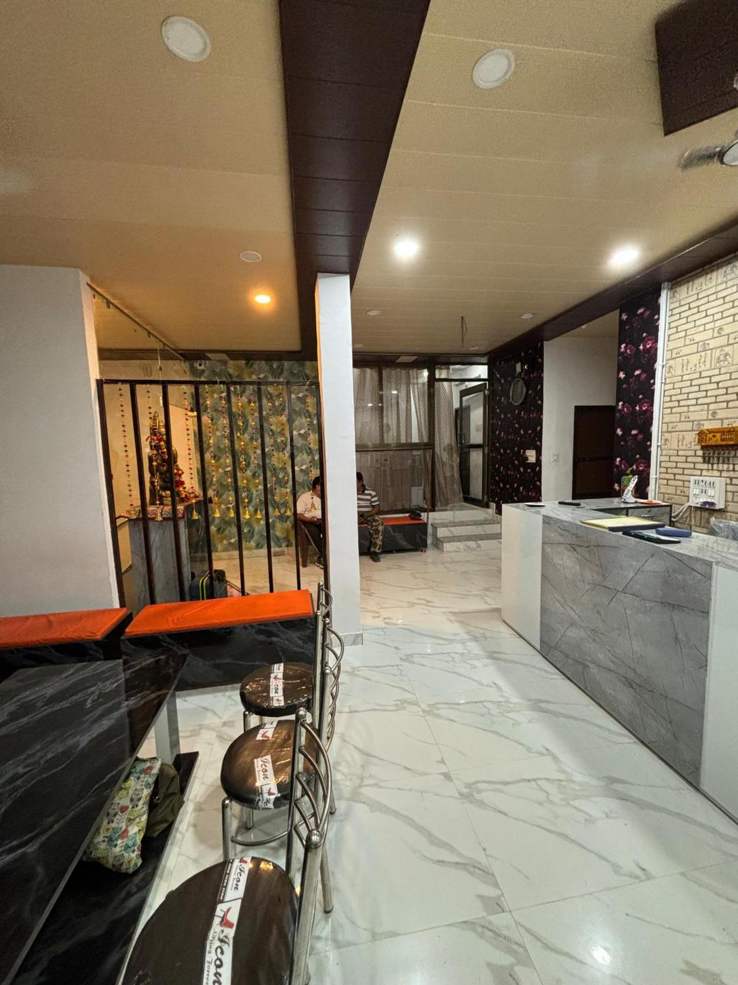 Hotel 5 Petals Varanasi Exterior foto